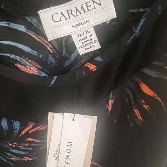 Silky flowy tank top with adjustable straps, 1X, never worn - Picture 2 of 3